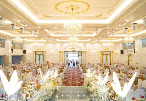 Hội trường rộng cho tiệc cưới đông khách